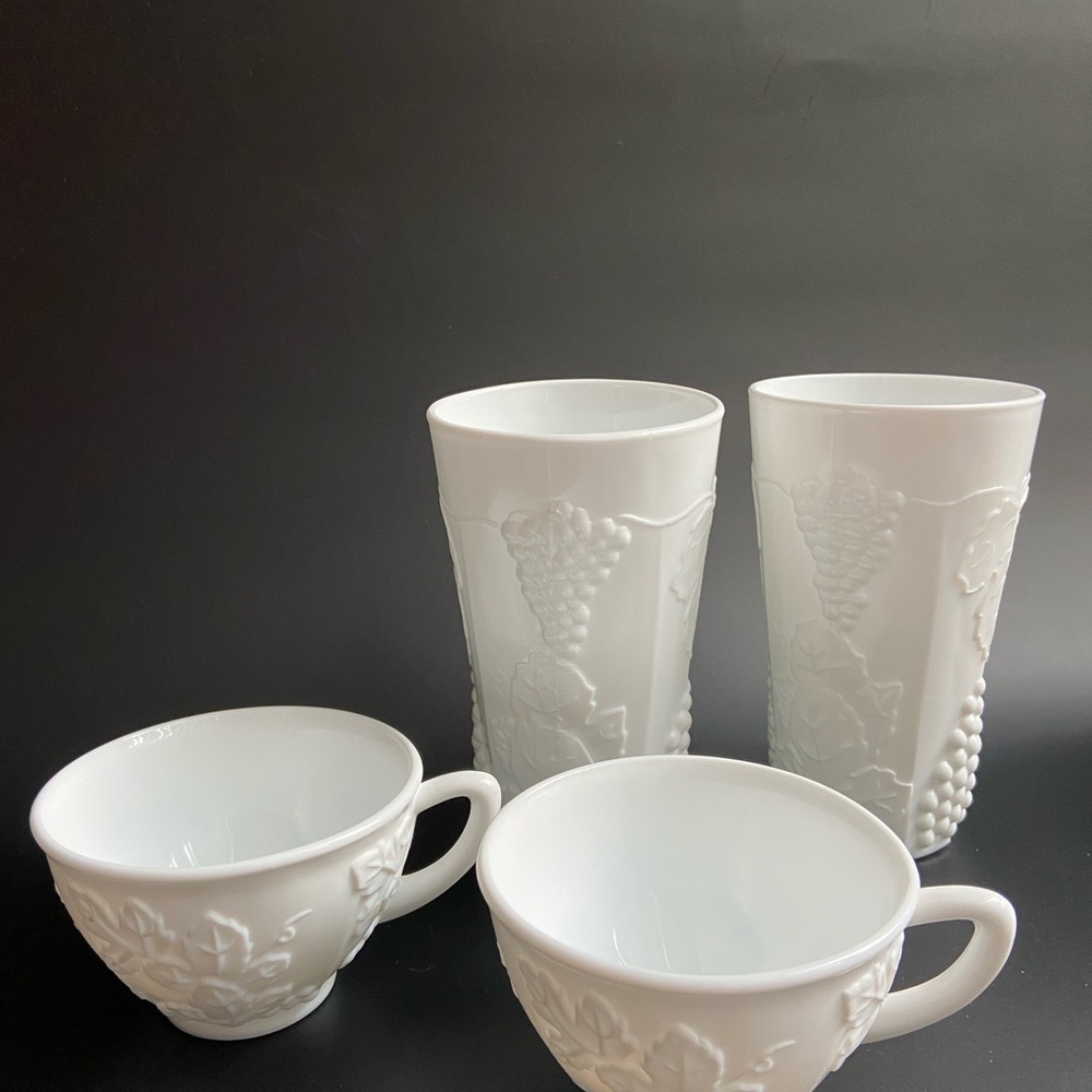 Indiana Colony Milk set of 2 Glass & 2 coffee mugs Opaque White Harvest Grape
